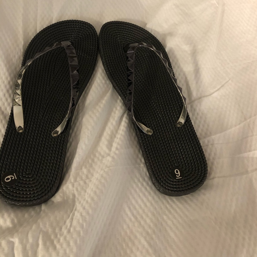Size 9 - Picture 1 of 3